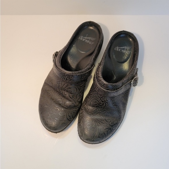 DANSKO Allison Floral Embossed Clogs. Nursing shoe perfection! Size 8.5 - Picture 1 of 5
